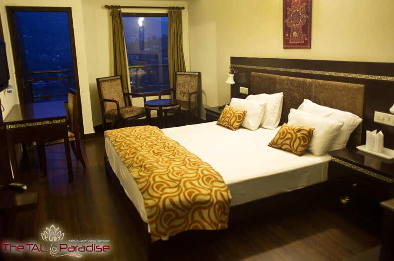 The Tal Paradise Hotel Bhimtal - Luxury Room Bed